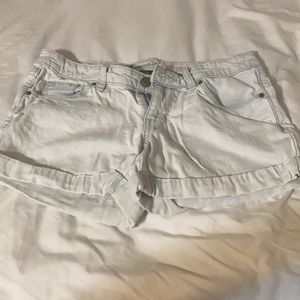 Light wash denim shorts medium waist size 4! Great Condition!